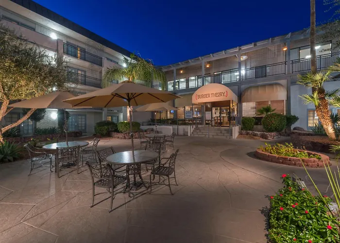 Holiday Inn And Suites Phoenix Airport North By Ihg